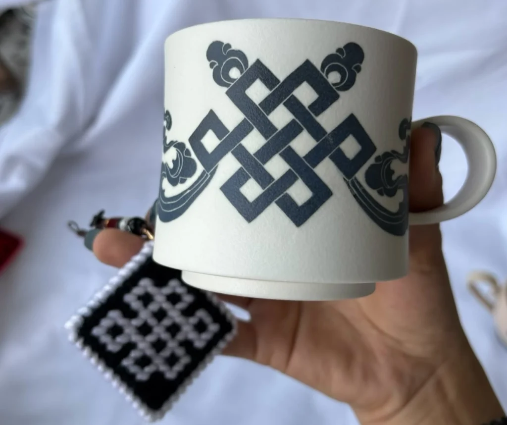 The Endless Knot Pure White Mug