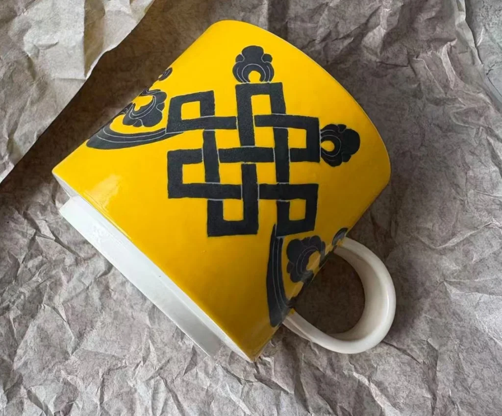 The Imperial Auspicious Knot Amber Mug